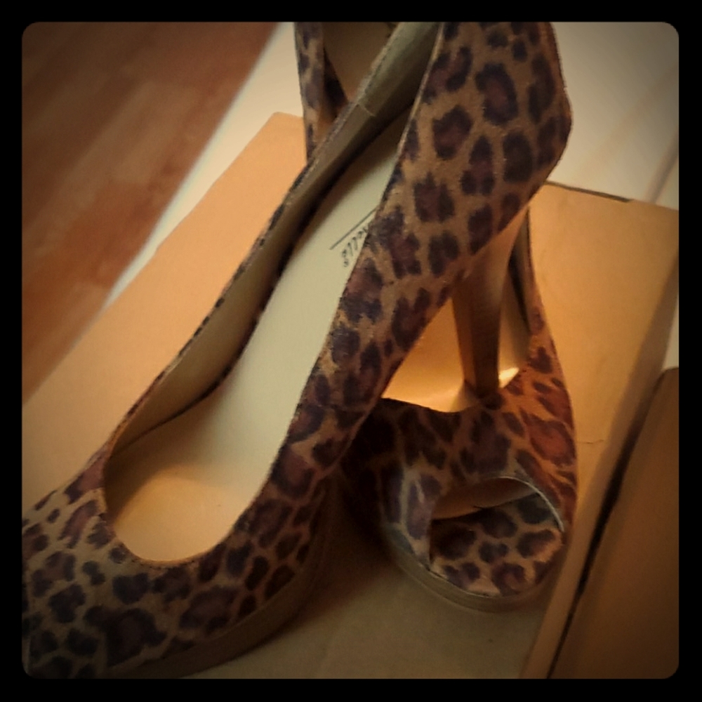 8.5 gently used leopard heels cute looking